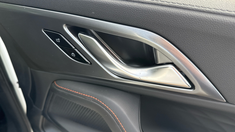 MG HS 1.5 T-GDI Trophy 5dr DCT Petrol Hatchback